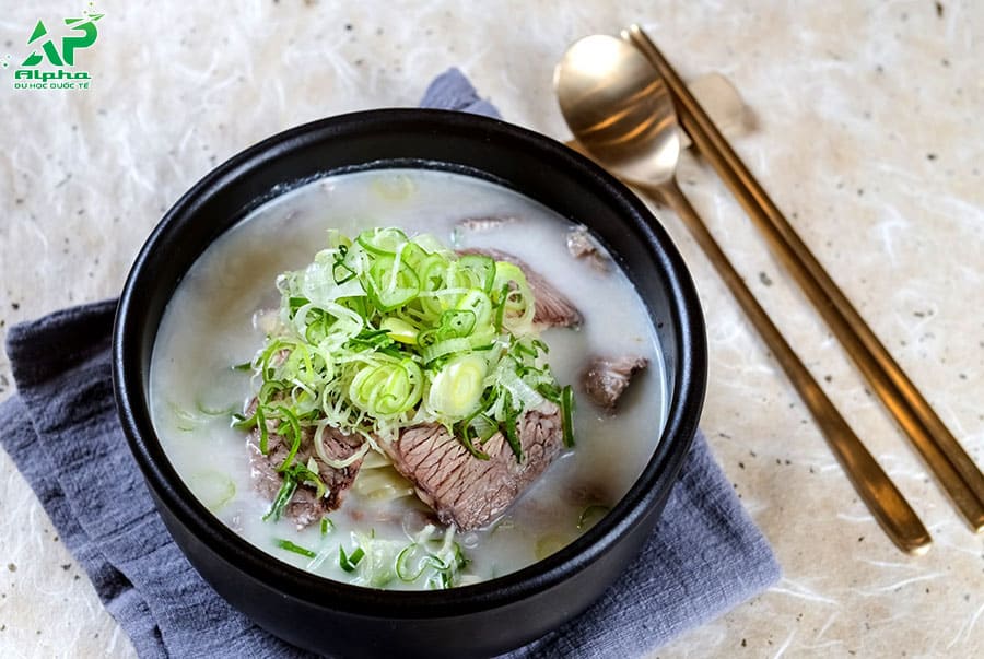 Canh xương bò Seolleongtang