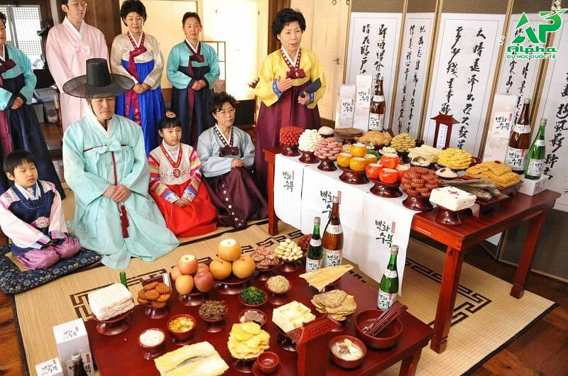 Lễ cúng gia tiên - Charye (차례)