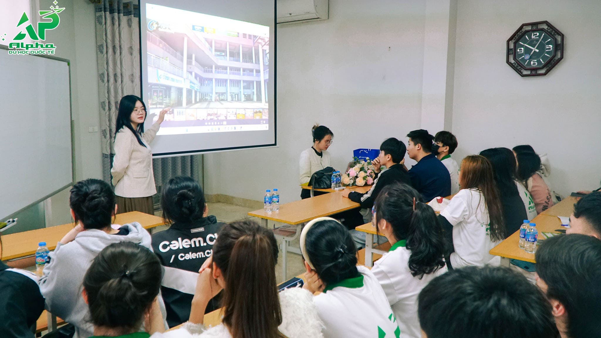 Các bạn học viên Alpha tham gia buổi tư vấn của trường Đại học Gachon