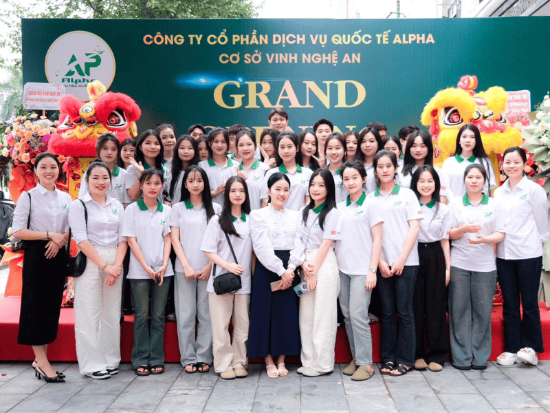 Các em học sinh tại trung tâm Alpha