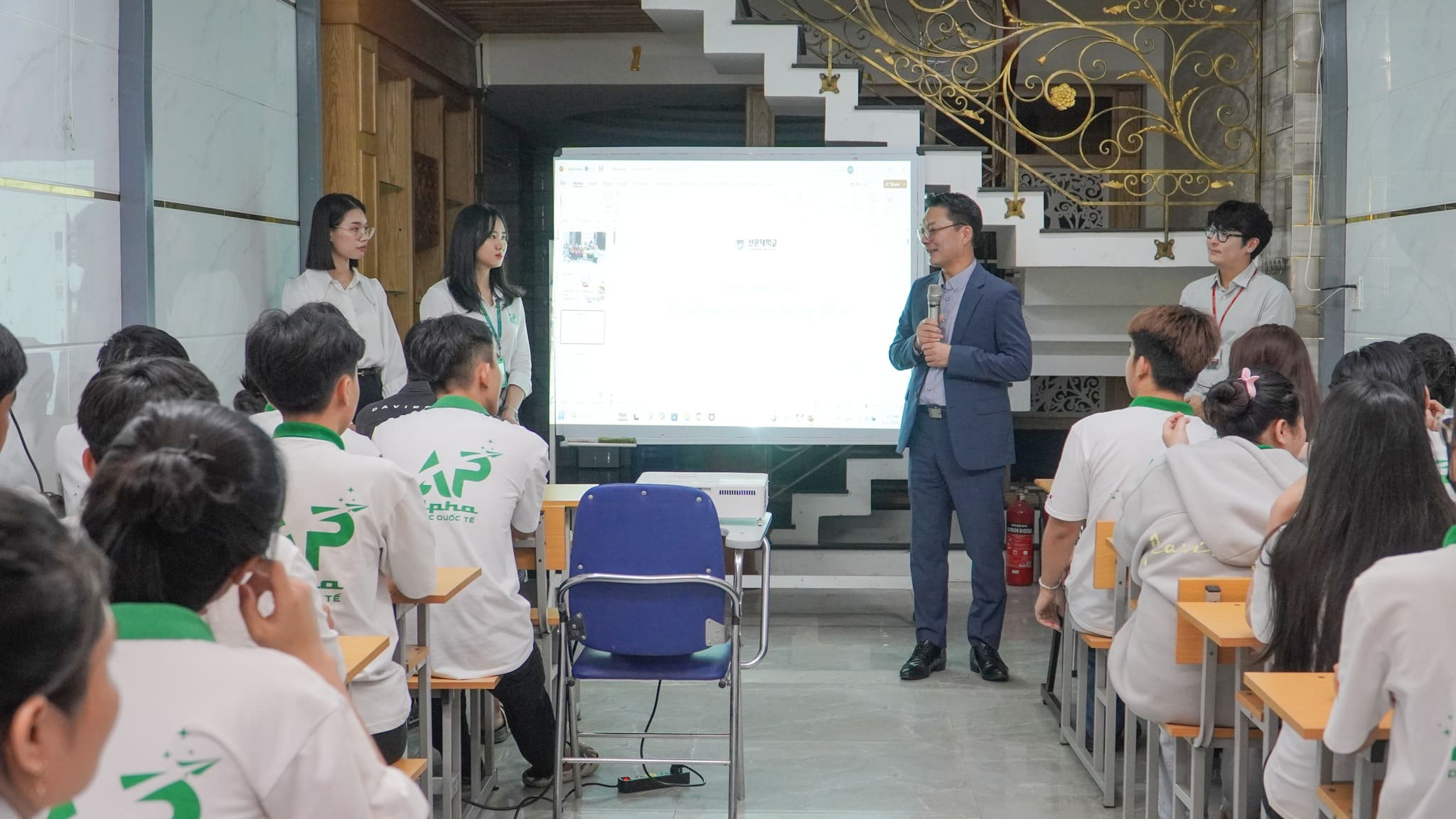 Trường đại học Sunmoon ghế Alpha để tư vấn và tuyển sinh