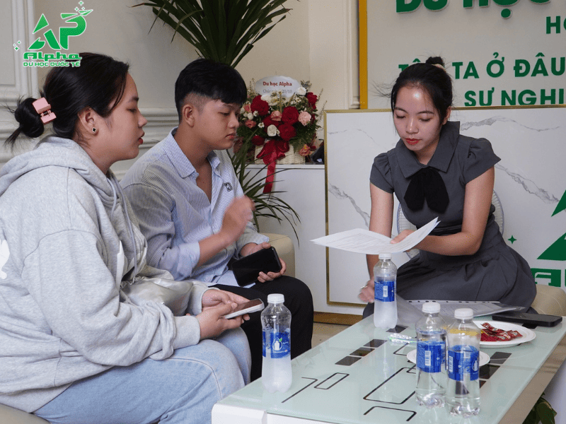 Các bạn 2k7 đến Alpha để nghe tư vấn du học Hàn Quốc