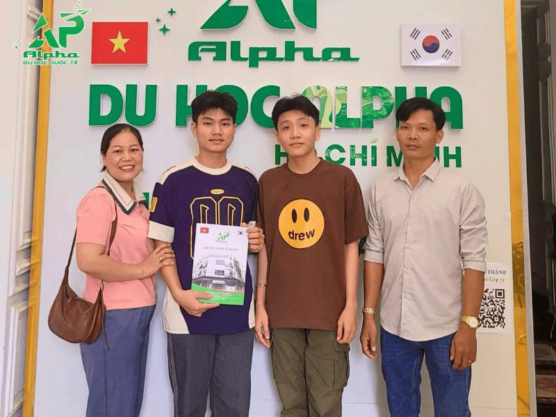 Nhiều bạn trẻ 2k7 đến Alpha để nghe tư vấn du học Hàn Quốc