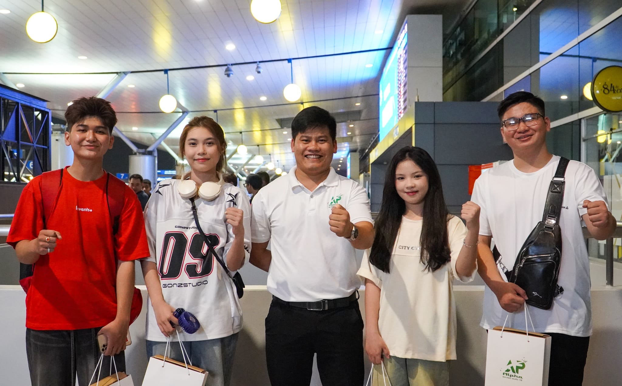Top 6 điều cần lưu ý cho du học sinh Hàn Quốc khi mới nhập cảnh Học viên Alpha chuẩn bị cất cánh sang Hàn Quốc