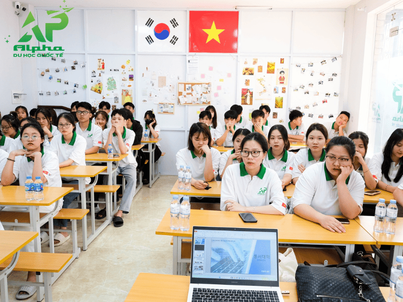 Du học sinh đang theo học lớp hệ tiếng D2 tại Du học Alpha