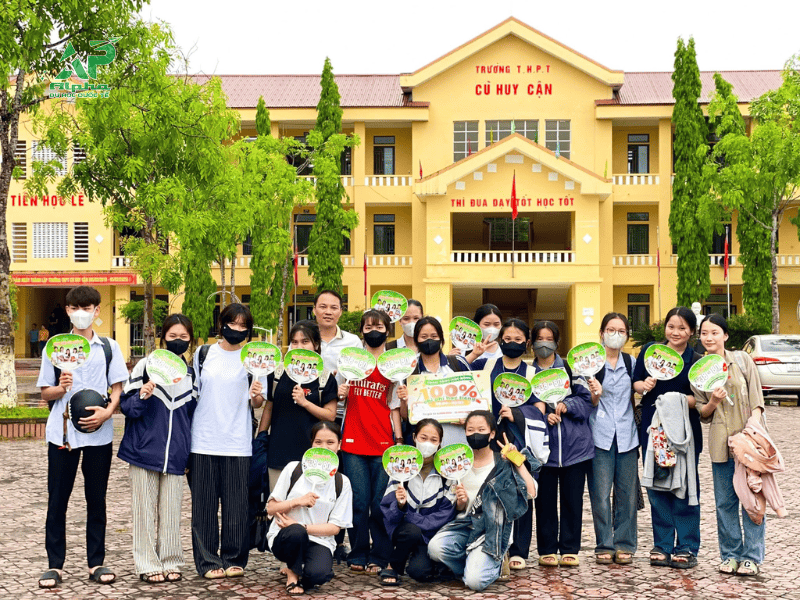 Học tập đạt kết quả tốt và bồi dưỡng năng lực ngôn ngữ